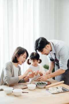 写真：3人家族のイメージ